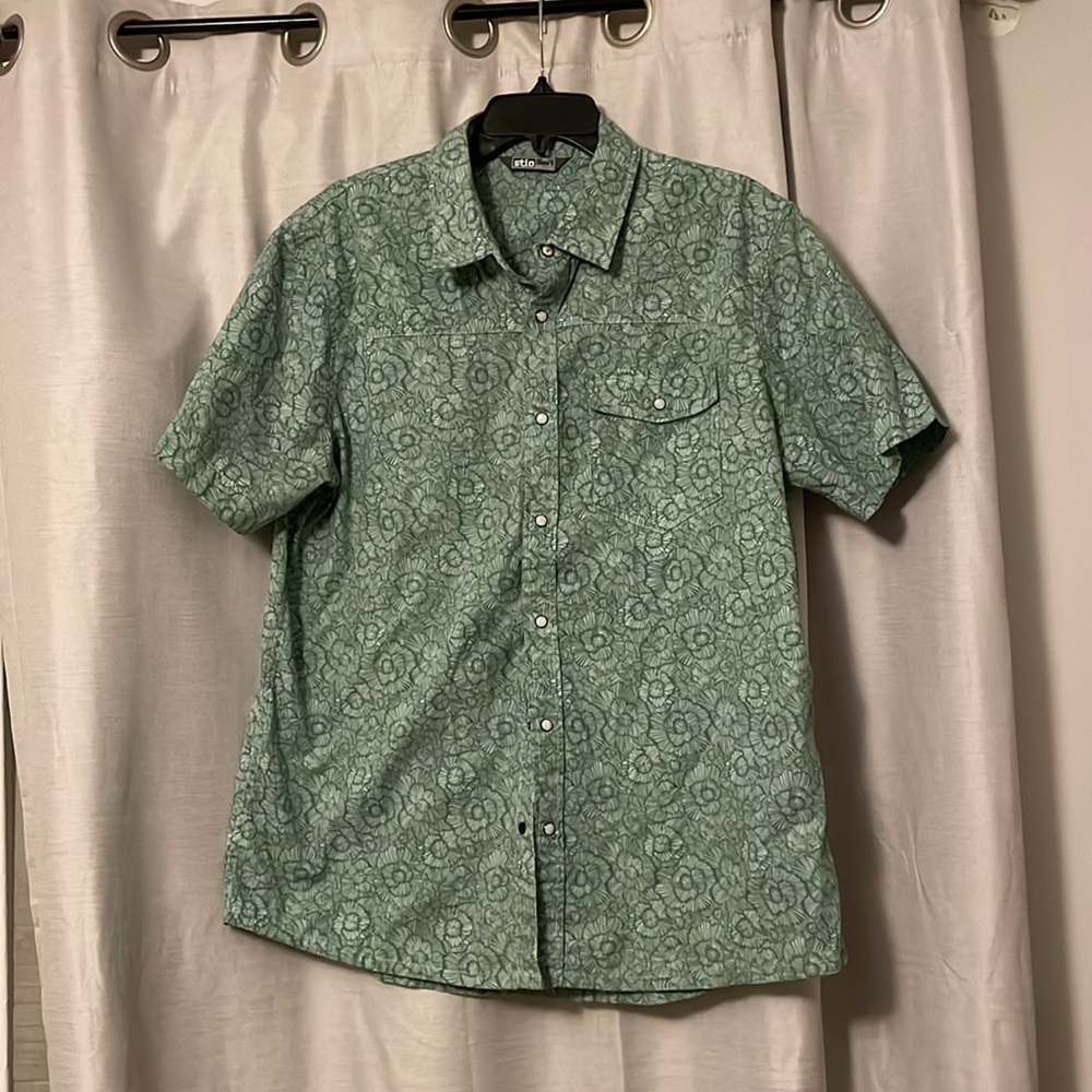 Stop Short Sleeve Buttondown. Large